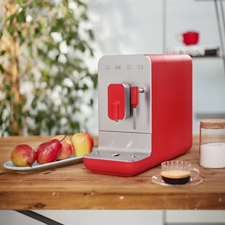Smeg Machine à Café Avec Broyeur Et Buse Vapeur 1350 W BCC02RDMEU Rouge 5 Smeg Machine à Café Avec Broyeur Et Buse Vapeur 1350 W BCC02RDMEU Rouge – Image 3