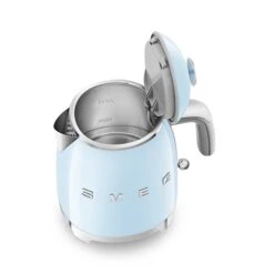 Smeg Mini Bouilloire 0,8 L 1400 W KLF05PBEU Bleu Azur 9 Smeg Mini Bouilloire 0,8 L 1400 W KLF05PBEU Bleu Azur -Smeg Shop 702031 2 4 Mini bouilloire 0 8 L 1400 W KLF05PBEU bleu azur Smeg
