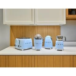 Smeg Presse-agrumes électrique Bleu Azur 70 W CJF01PBEU -Smeg Shop 728026 3 1 Presse agrumes electrique bleu azur 70 W CJF01PBEU Smeg