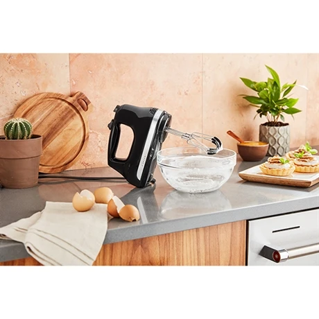 KitchenAid Batteur à Main électrique 6 Vitesses 60 W Noir Onyx 5KHM6118EOB 7 KitchenAid Batteur à Main électrique 6 Vitesses 60 W Noir Onyx 5KHM6118EOB – Image 5