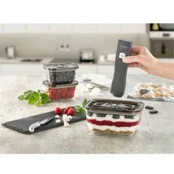 Caso Pompe De Mise Sous Vide électrique Vacu One Touch Eco-Set Avec Accessoires 9 Caso Pompe De Mise Sous Vide électrique Vacu One Touch Eco-Set Avec Accessoires -Smeg Shop 760363 2 1 Pompe de mise sous vide electrique Vacu One Touch Eco Set avec accessoires Caso