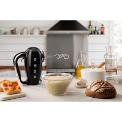 Smeg Batteur à Main 9 Vitesses 250 W HMF01BLEU Noir 7 Smeg Batteur à Main 9 Vitesses 250 W HMF01BLEU Noir -Smeg Shop 761064 2 1 Batteur a main 9 vitesses 250 W HMF01BLEU noir Smeg