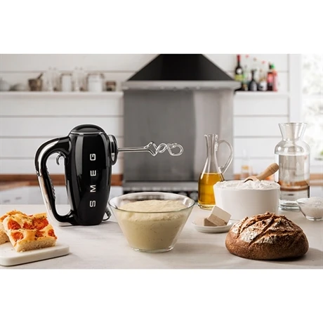 Smeg Batteur à Main 9 Vitesses 250 W HMF01BLEU Noir 5 Smeg Batteur à Main 9 Vitesses 250 W HMF01BLEU Noir – Image 3